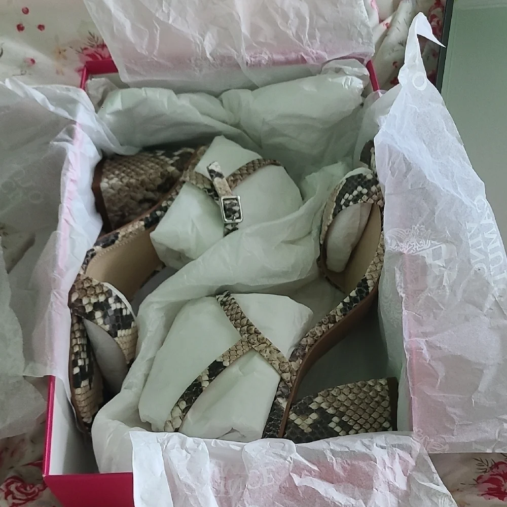 Vince Camuto Women's Snakeskin Block Heel Sandals NWB